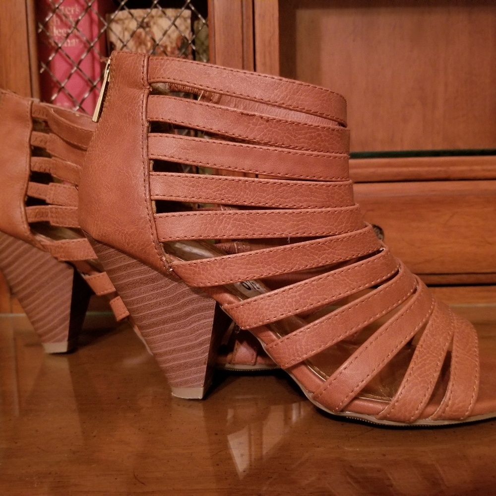 Dollhouse Sandals, Sz 6.5